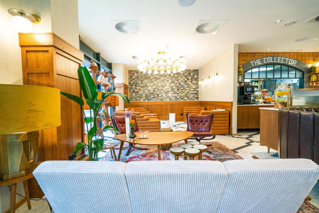 The Collector - Resim 30