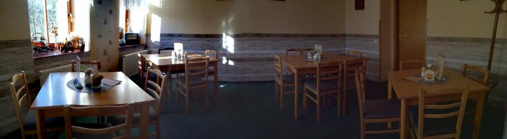 Restoran või mõni muu söögikoht majutusasutuses Hotel Kralicek