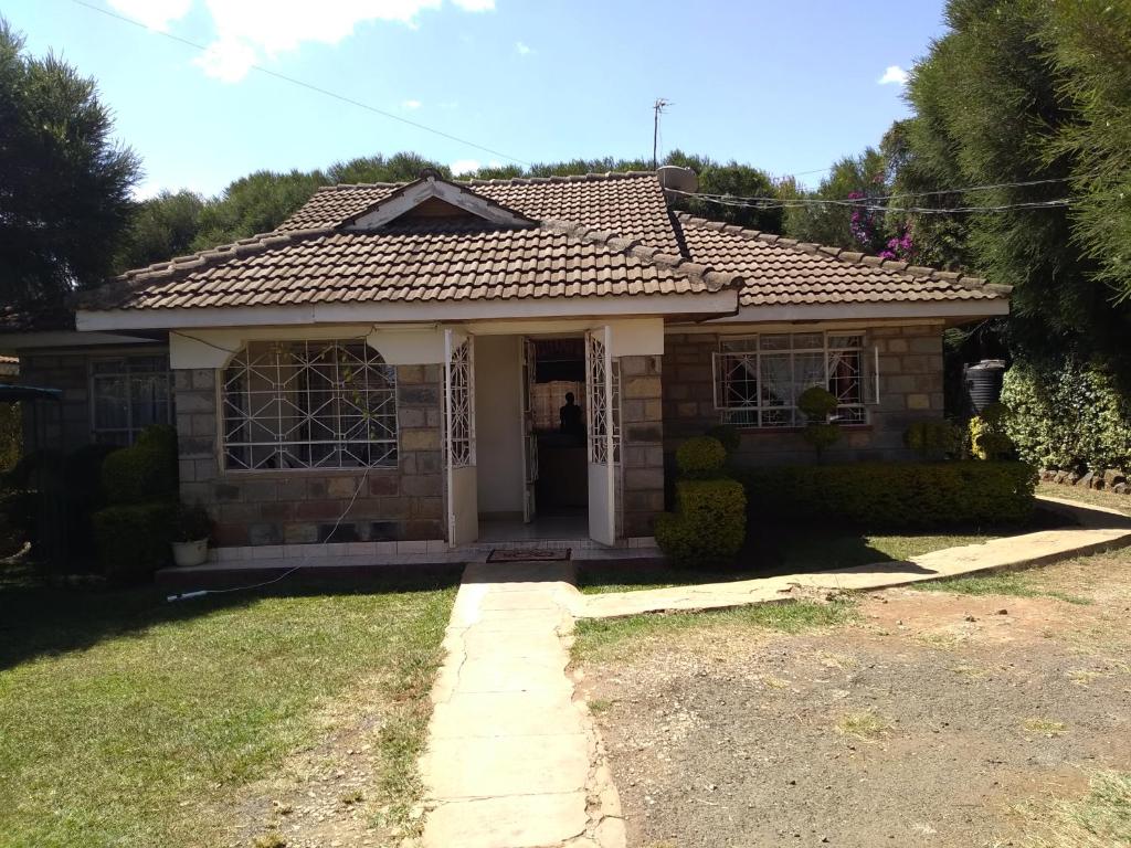 ein kleines Haus mit einem Kacheldach in der Unterkunft Salient Guest House in Eldoret