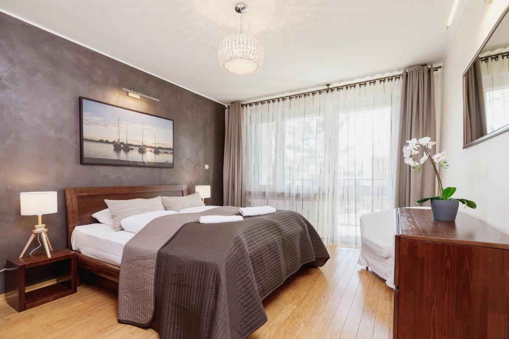 Posteľ alebo postele v izbe v ubytovaní Apartments Obopólna Cracow by Noclegi Renters