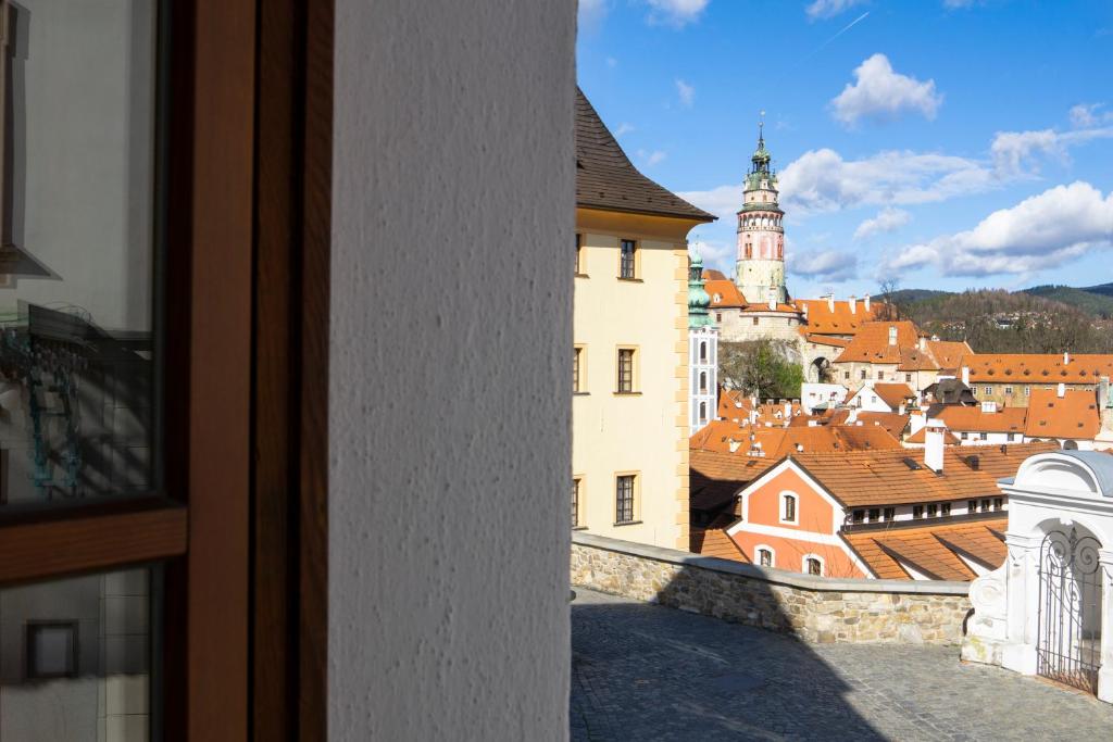 Nespecifikovaný výhled na destinaci Český Krumlov nebo výhled na město při pohledu z hotelu