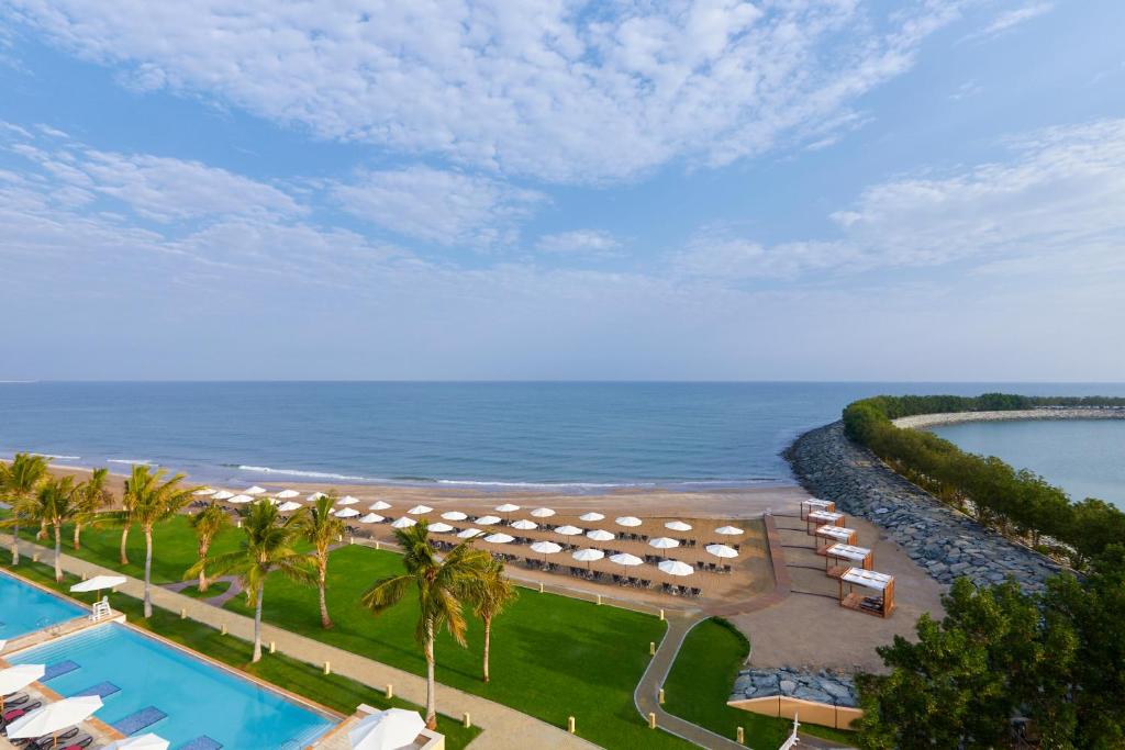 una vista aérea de un complejo con piscina y océano en Barceló Mussanah Resort, Sultanate of Oman, en Al-Mussanah