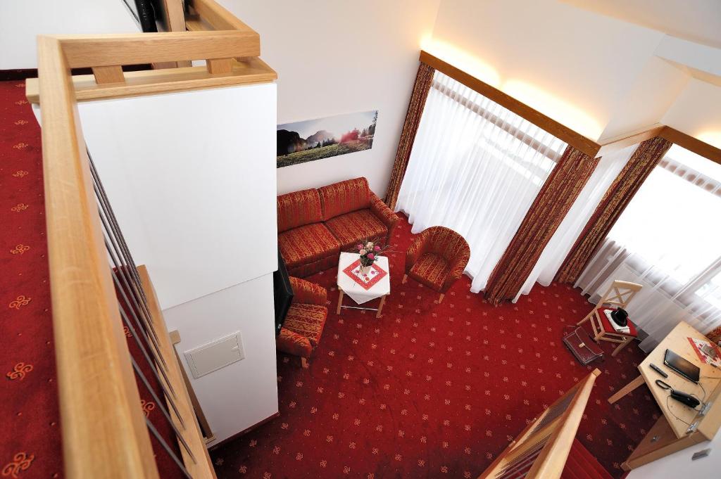 an overhead view of a living room with a red couch at Landhotel Böld Oberammergau in Oberammergau