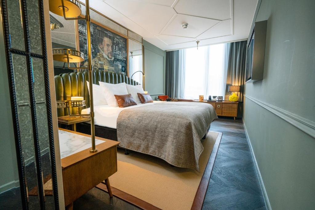 The Collector - Resim 22