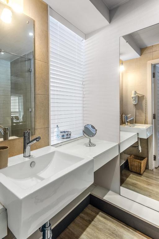 Lagoon Attitude (Adults Only) - 10