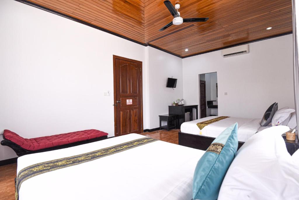 Postel nebo postele na pokoji v ubytování Golden Orchid Angkor