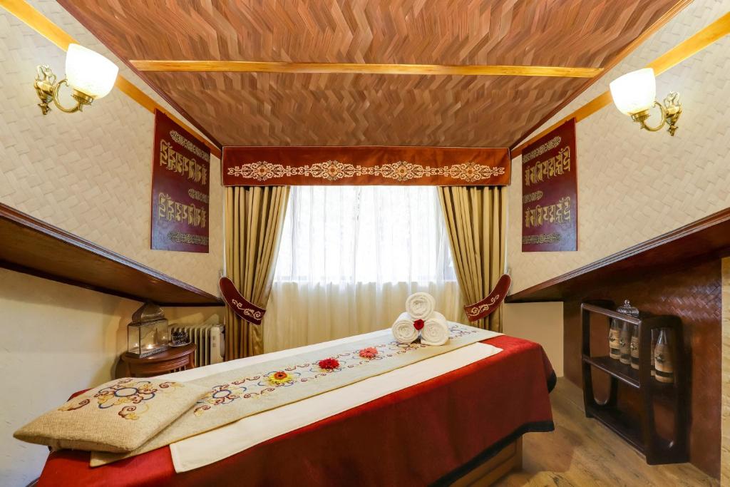 Postel nebo postele na pokoji v ubytování Summit Hermon Hotel & Spa