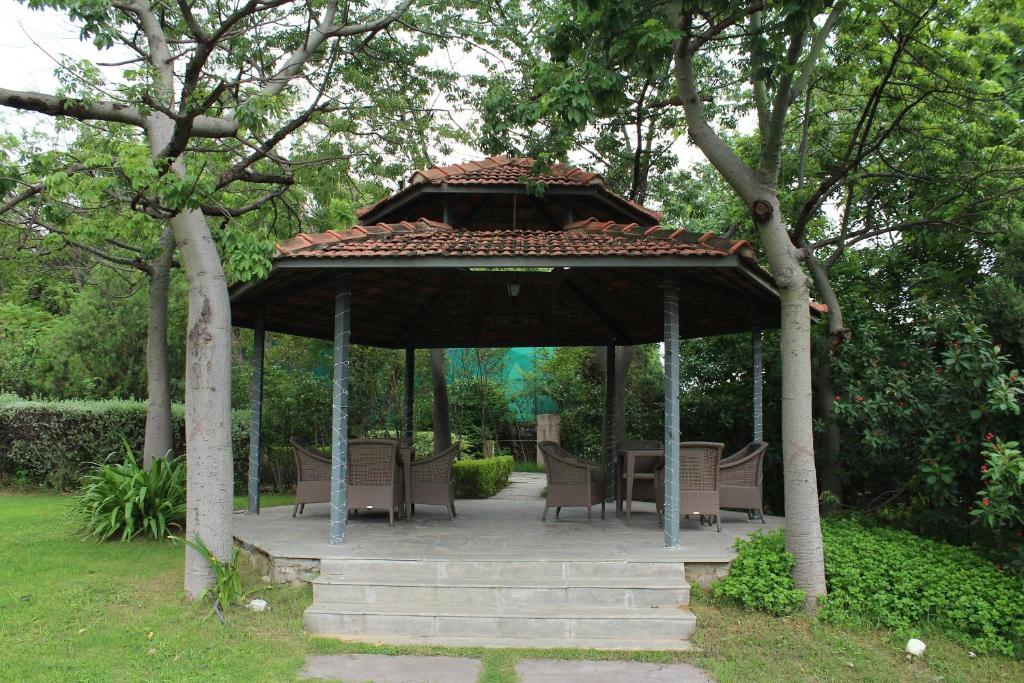 Zahrada ubytování Taj Damdama Lake Resort & Spa, Gurugram