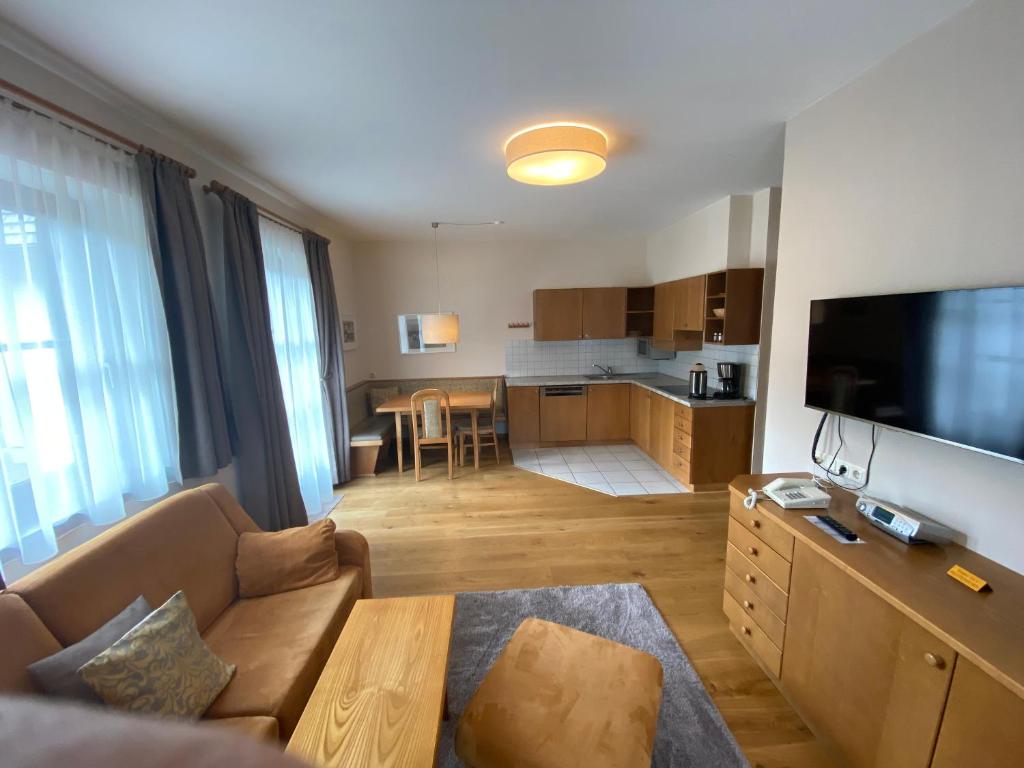 TV a/nebo společenská místnost v ubytování Appartements Oswaldeck