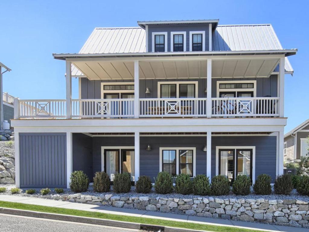 Lake & Vine Villa #15 - Housity