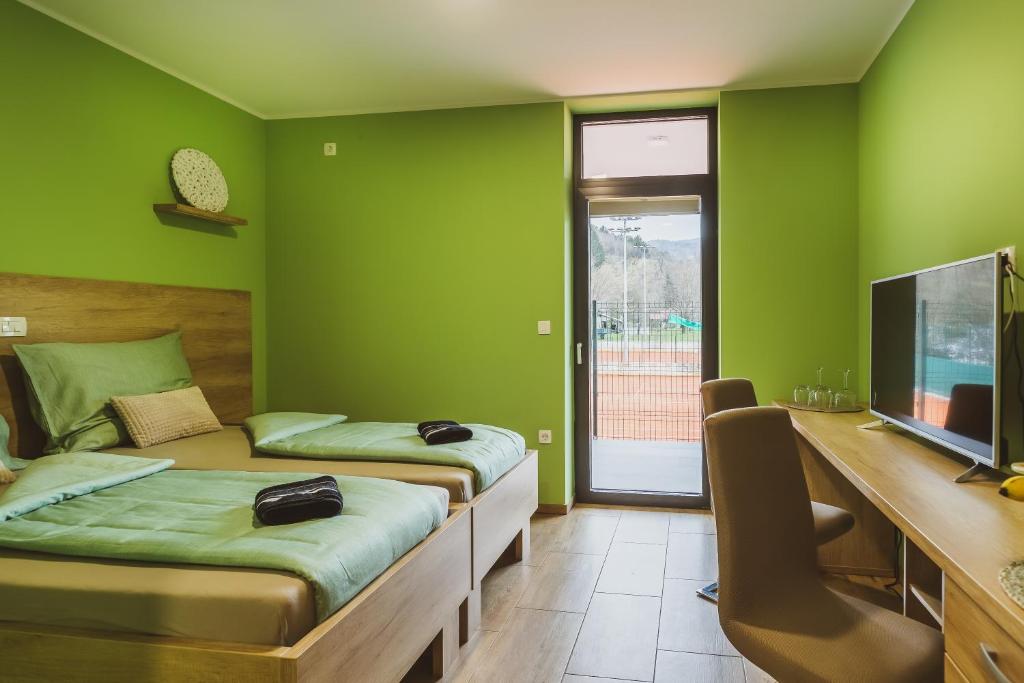 Postel nebo postele na pokoji v ubytování Center Vintgar