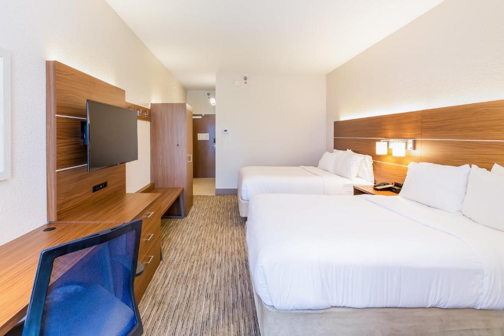 Holiday Inn Express Orange Beach - On The Beach by IHG photo