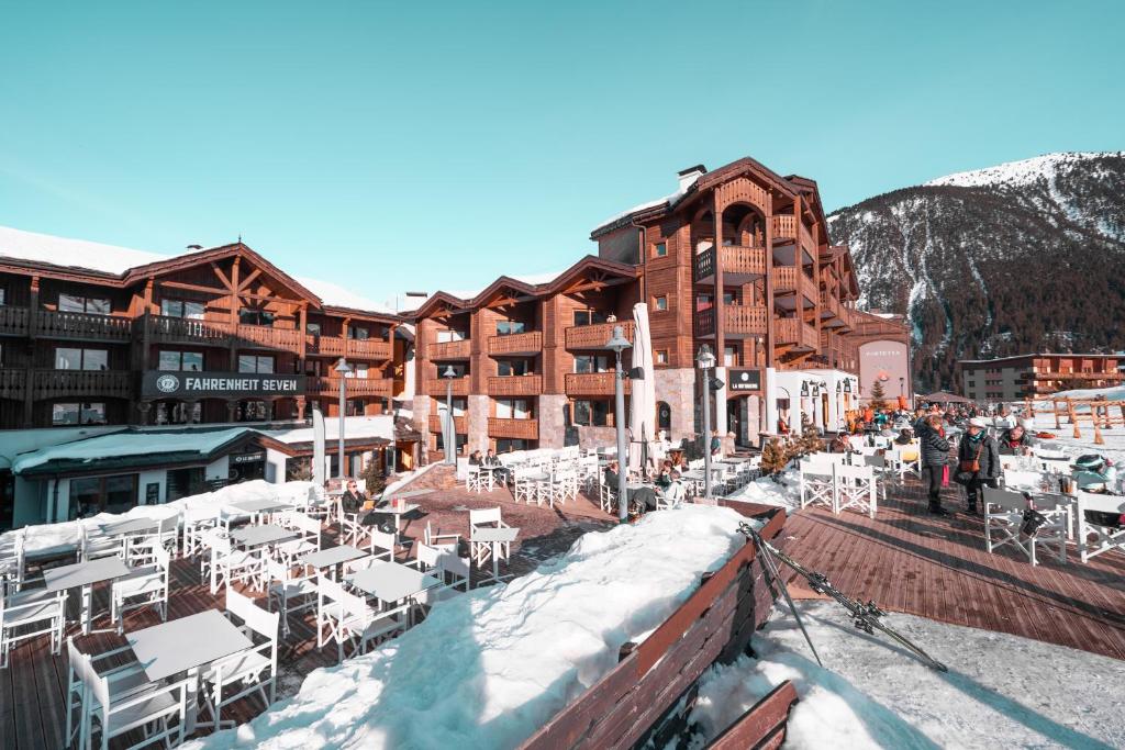 Nespecifikovaný výhled na hory nebo výhled na hory při pohledu z hotelu