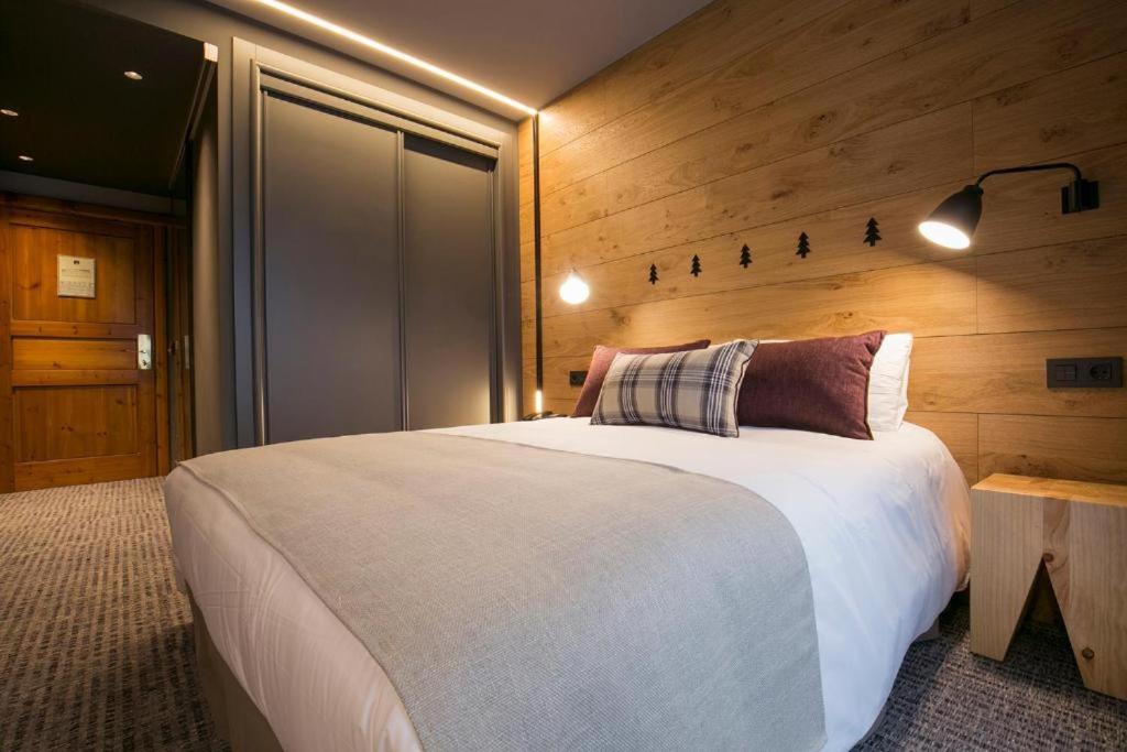 Postel nebo postele na pokoji v ubytování Hotel Xalet Montana