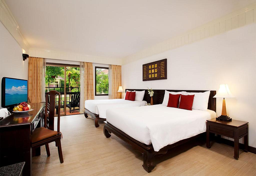 Postel nebo postele na pokoji v ubytování Seaview Resort Khao Lak - SHA Plus