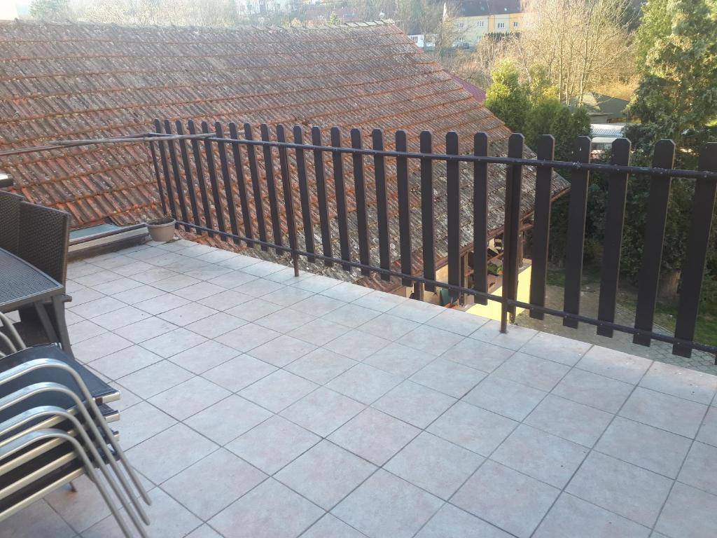 Balkón nebo terasa v ubytování Apartmán Křtiny