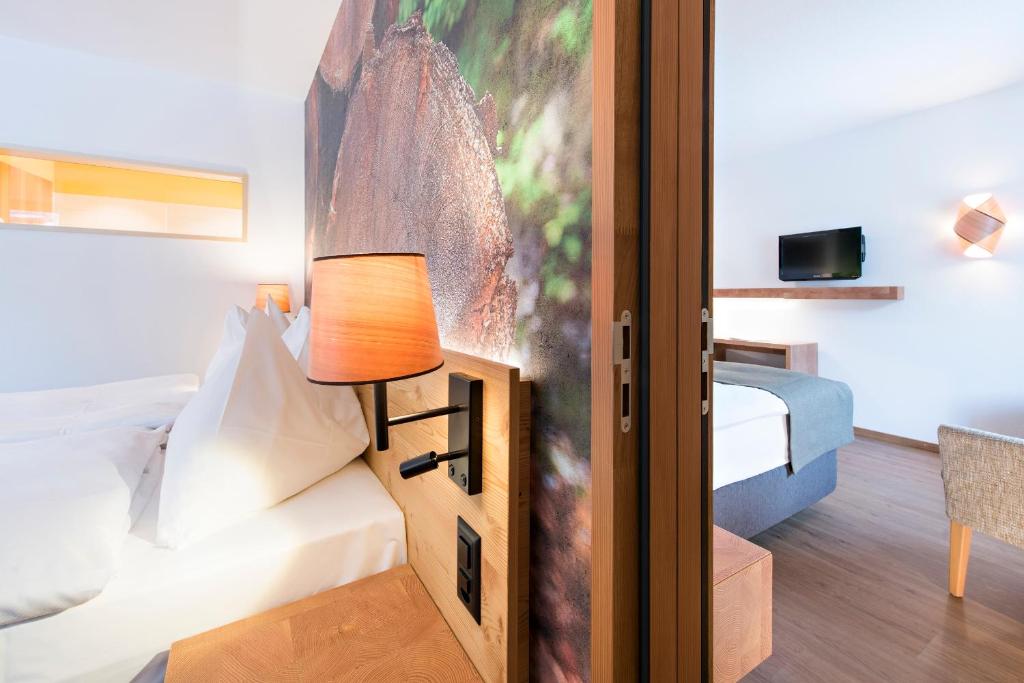 TV a/nebo společenská místnost v ubytování Hotel Garni Chesa Mulin
