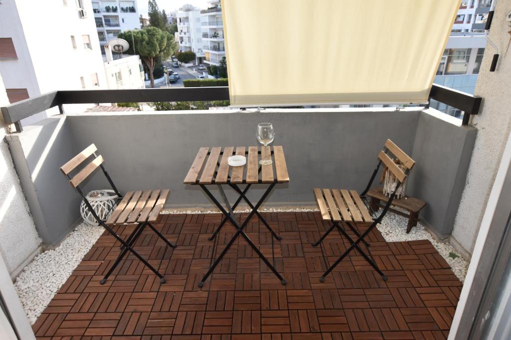 Glabur Stays - The Cozy 2 BDR - Nicosia City, Free Parking & Wifi, Welcomes You!!! - Apartment With Balcony