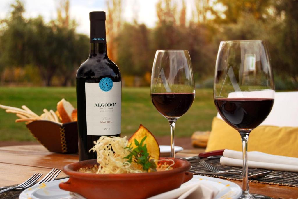 Tragos en Algodon Wine Estates & Champions Club