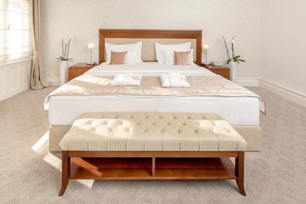 Postel nebo postele na pokoji v ubytování Hotel Le Premier