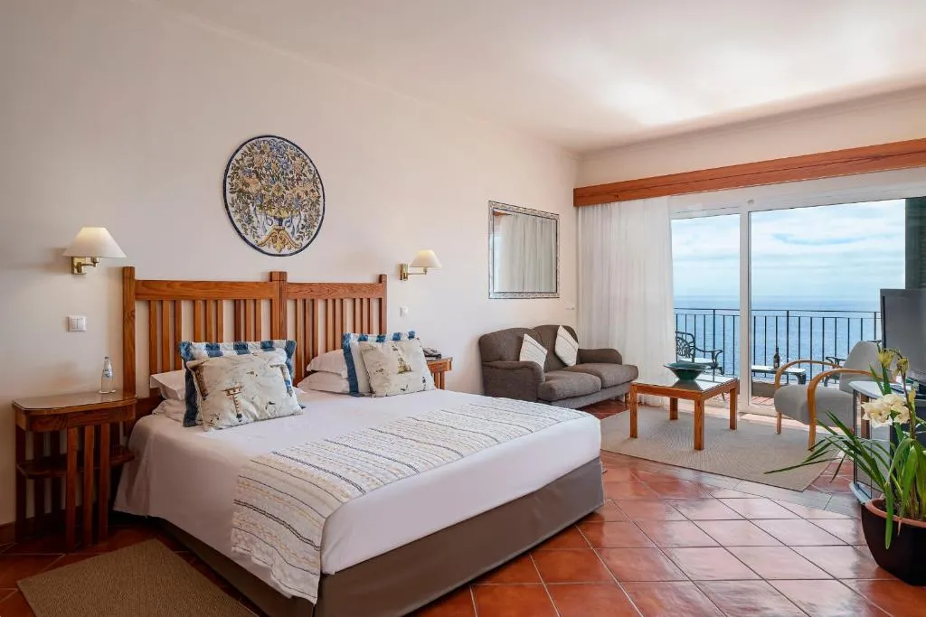Superior Suite with Sea View and Balcony
