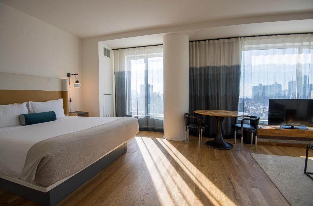 Hotel Indigo Lower East Side New York by IHG - Deluxe King Studio Suite Con City View - No Fumar