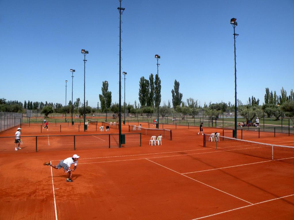 Instalaciones para jugar al tenis o al squash en Algodon Wine Estates & Champions Club o alrededores