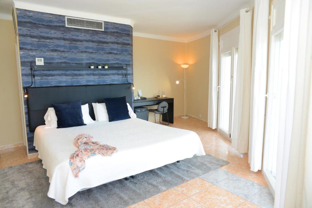 Postel nebo postele na pokoji v ubytování Rallye Hotel