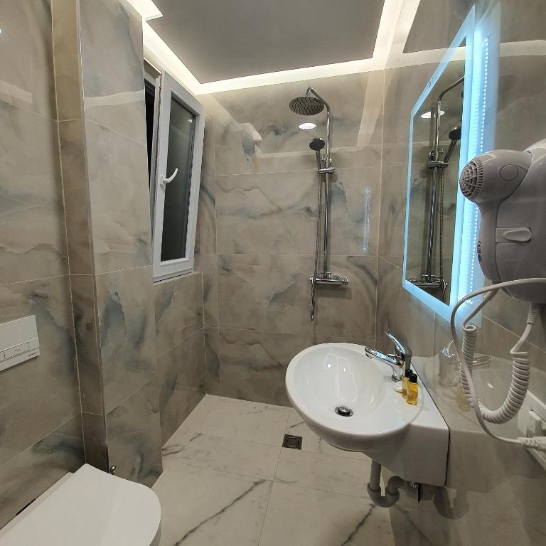 Star Hotel - Deluxe Double Room