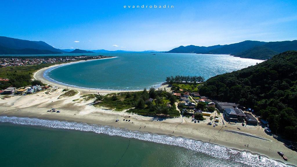 Uma vista aérea de Apartamento Ponta do Papagaio - Térreo