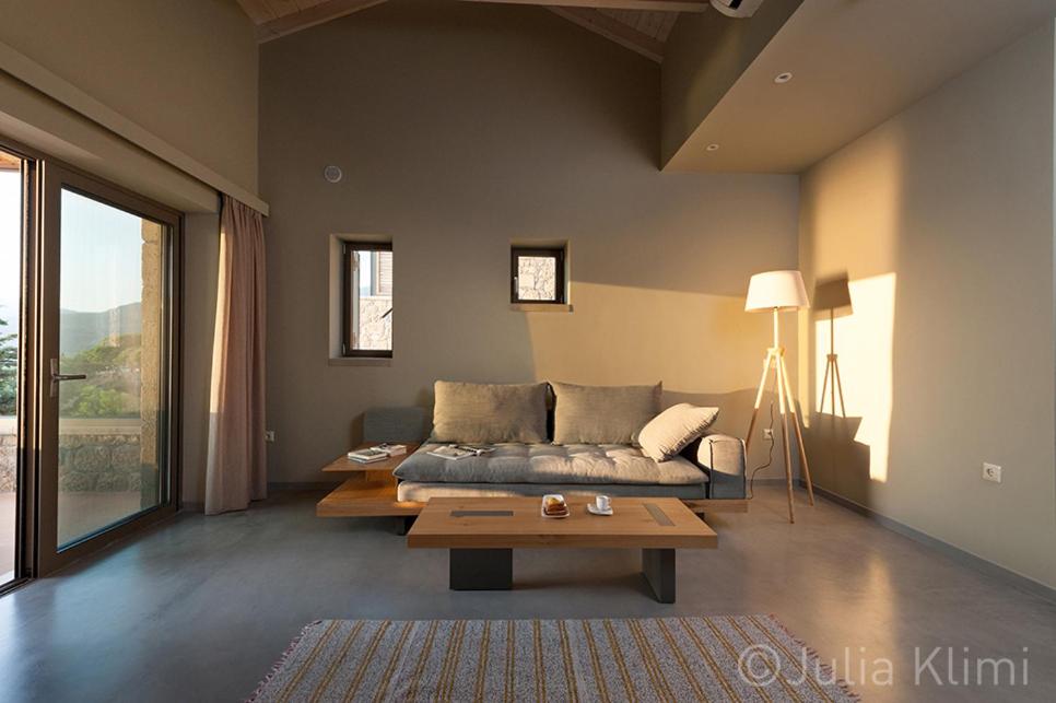 Diapori Suites Hotel - 2