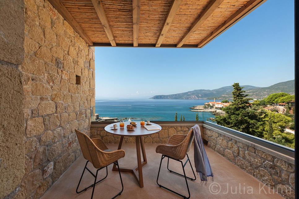 Diapori Suites Hotel - 11