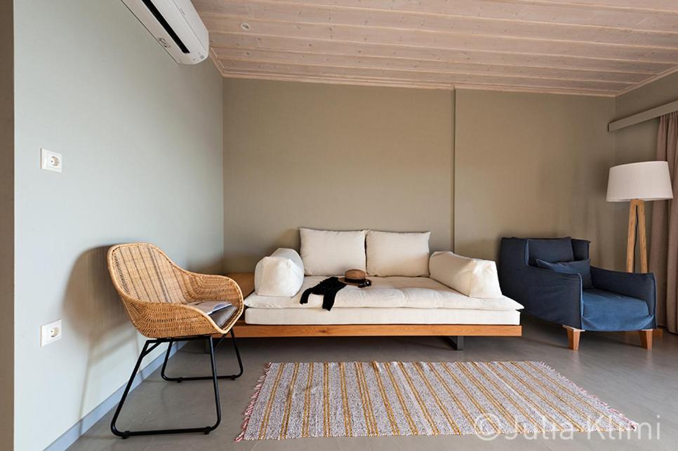 Diapori Suites Hotel - 6