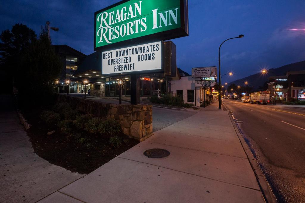 Reagan Resorts Inn photo