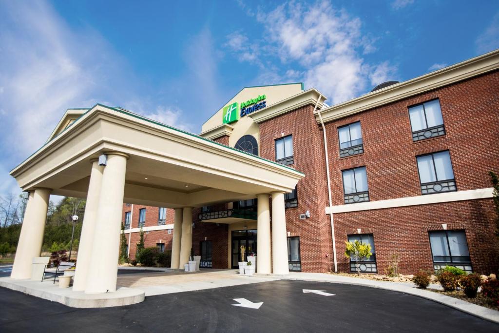 a hotel front of a brick building at Holiday Inn Express Dayton, an IHG Hotel in Dayton