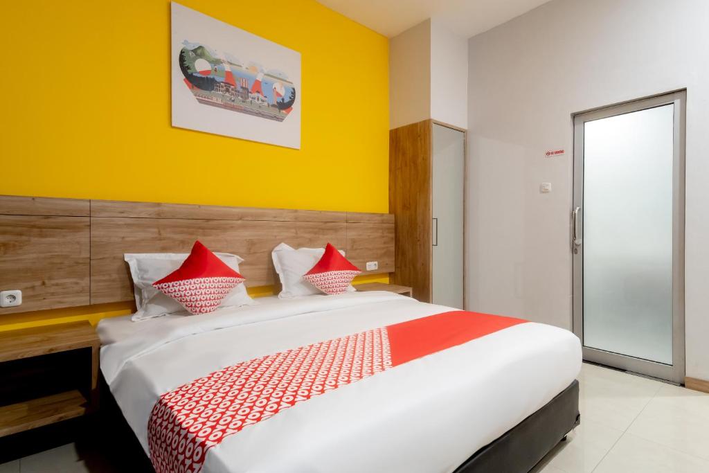 Postel nebo postele na pokoji v ubytování OYO 3159 Festive Inn