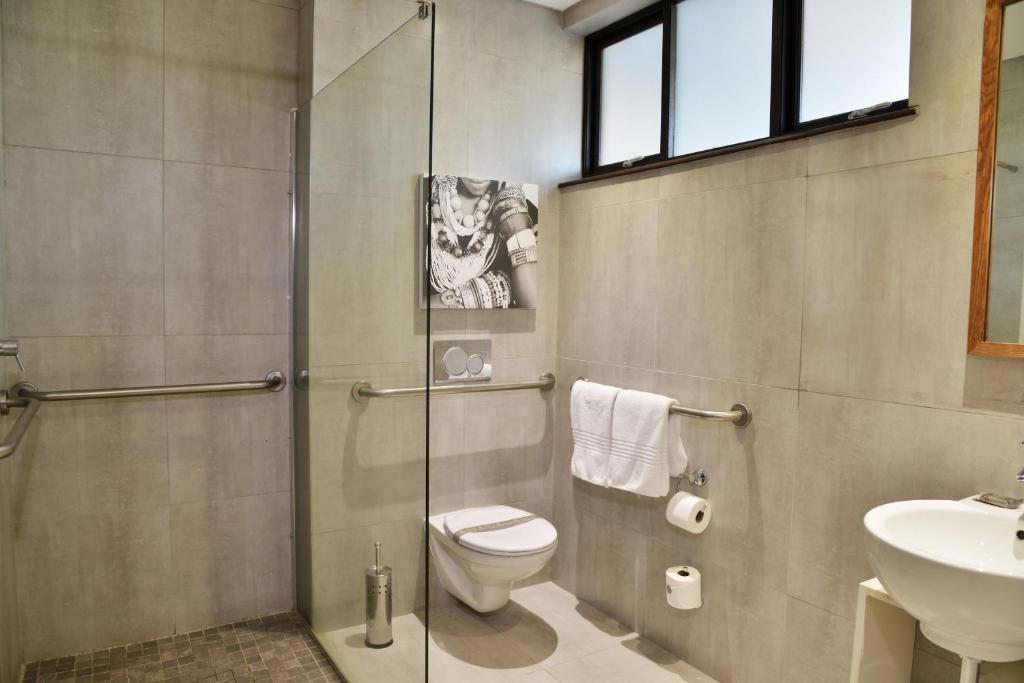 Koupelna v ubytování Cresta Maun Hotel