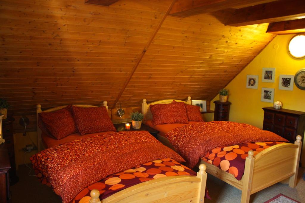 Postel nebo postele na pokoji v ubytování Apartmány U kapličky