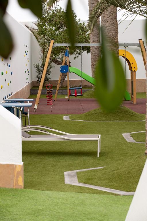 Herní místnost nebo prostor pro děti v ubytování Corralejo Surfing Colors Hotel&Apartments