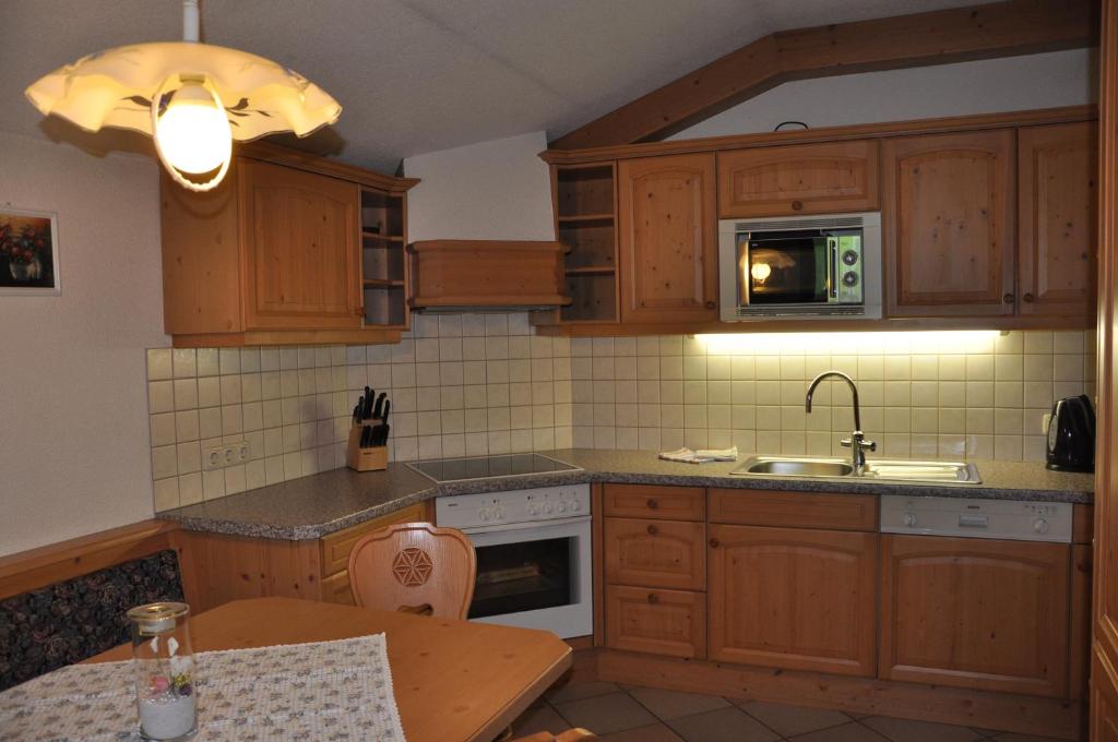 Kuchyňa alebo kuchynka v ubytovaní Haus Goldeck