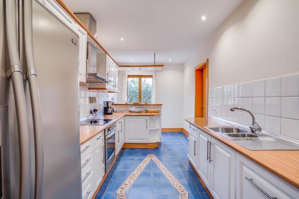 Kuchyň nebo kuchyňský kout v ubytování Villa Puerto Alcudia - Lago Aran Berna
