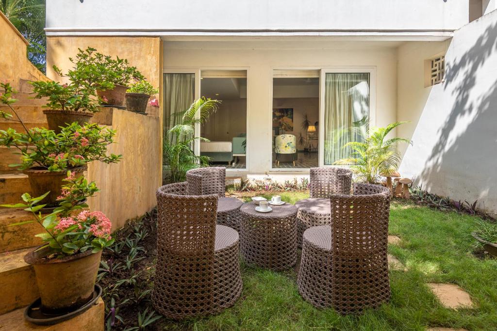 Zahrada ubytování La Mer Apartments - 10 mins drive to Candolim beach - 20 mins from Panjim