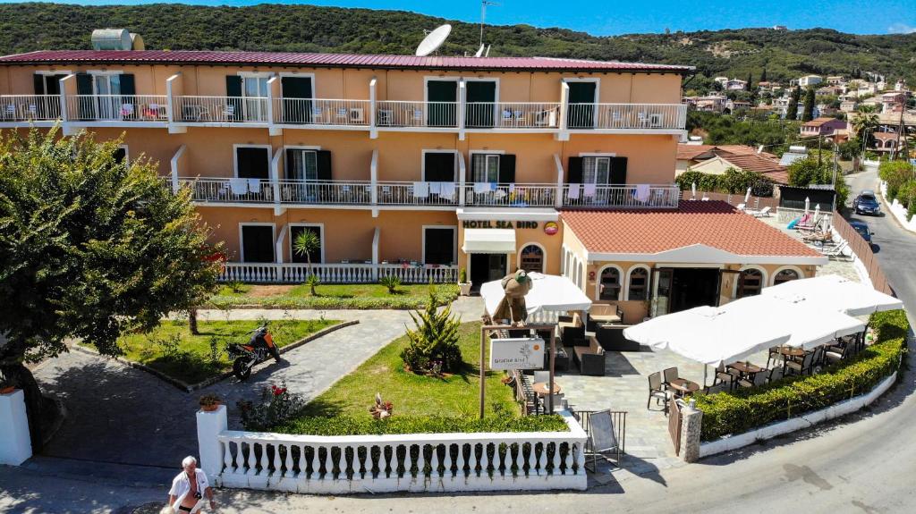 Nespecifikovaný výhled na hory nebo výhled na hory při pohledu z hotelu