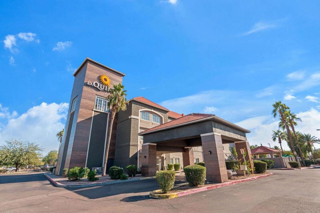 a building with a sunflower on top of it at La Quinta by Wyndham Phoenix I-10 West in Phoenix