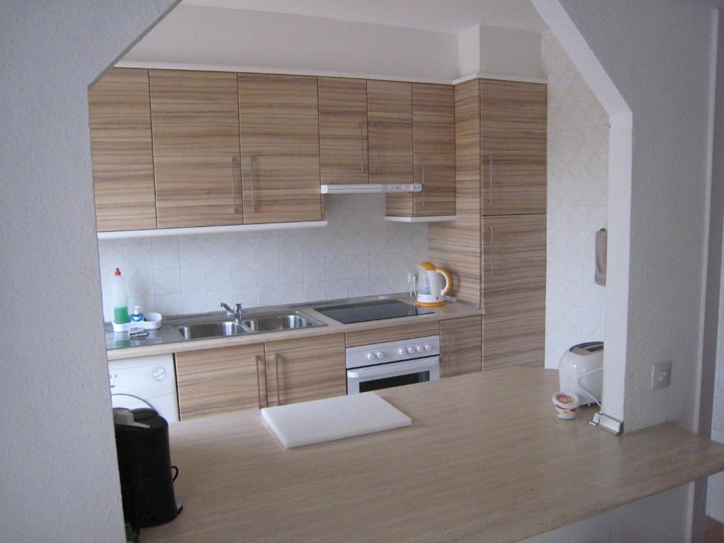 Zdjęcie z galerii obiektu Beautiful Town House With Air Conditioning In Secure Urbanisation. Internet. w mieście Estepona