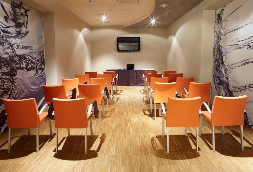 TV a/nebo společenská místnost v ubytování Hotel Aqua