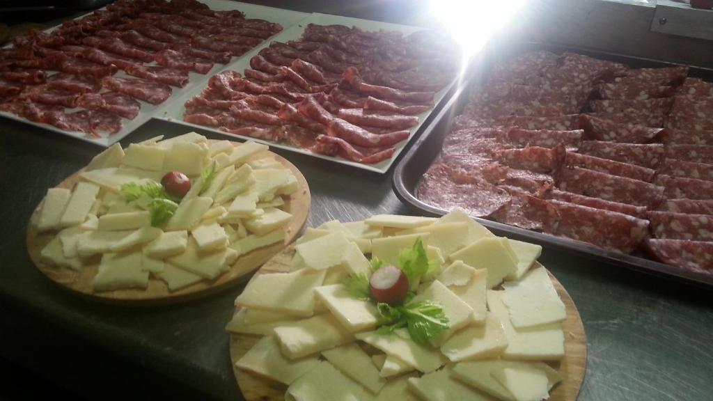 Jedlo v ubytovaní bed & breakfast alebo blízkom okolí