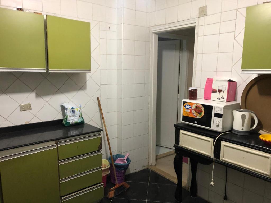 Kuchyň nebo kuchyňský kout v ubytování Family Apartment in Nasr City