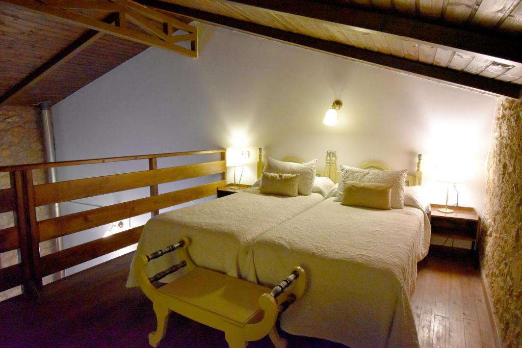 Cama o camas de una habitación en HOTEL RURAL A VELHA FABRICA