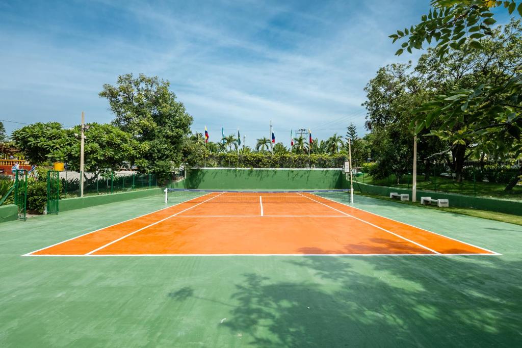 Tenis a/nebo squash v ubytování Decameron Galeon - All Inclusive nebo okolí